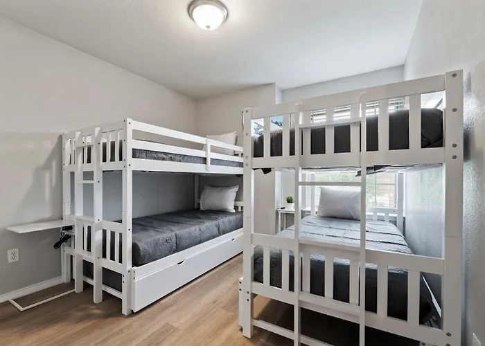 Near Kalahari, Cowboy Pool, Arcade, King Beds, Grill , Large Patio, Firepit *