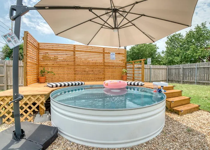 Near Kalahari, Cowboy Pool, Arcade, King Beds, Grill , Large Patio, Firepit Holiday home *