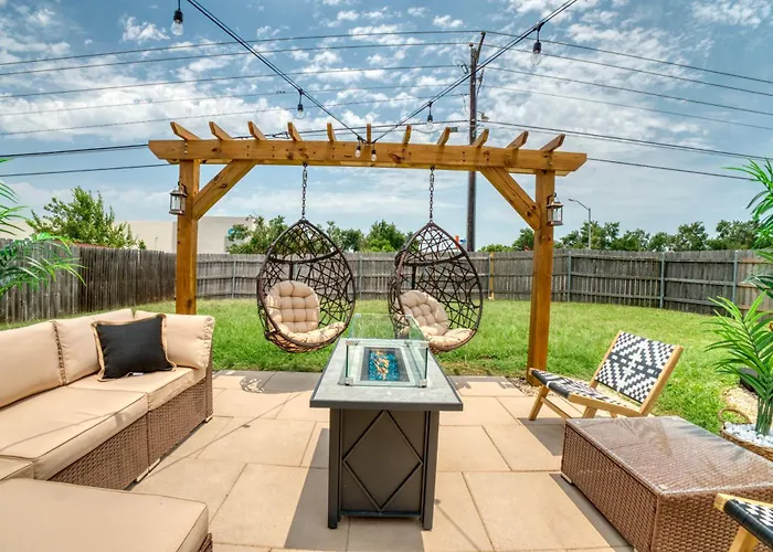 Near Kalahari, Cowboy Pool, Arcade, King Beds, Grill , Large Patio, Firepit