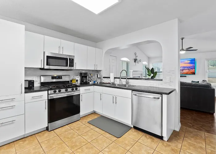Near Kalahari, Cowboy Pool, Arcade, King Beds, Grill , Large Patio, Firepit *