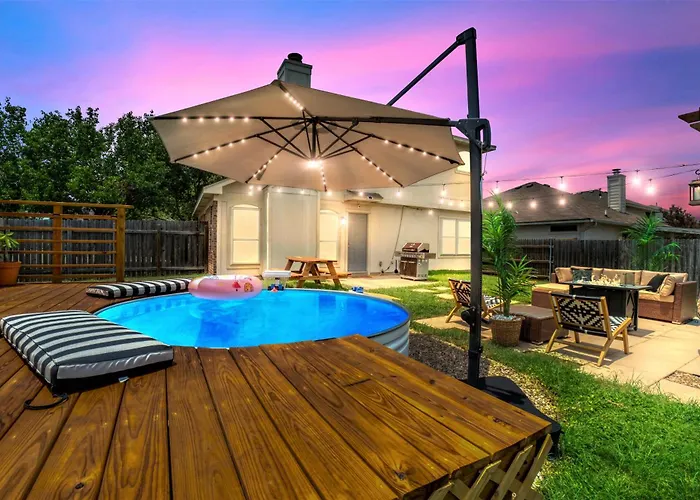 Near Kalahari, Cowboy Pool, Arcade, King Beds, Grill , Large Patio, Firepit Round Rock