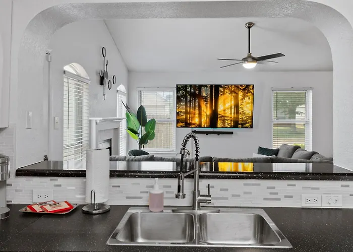 Near Kalahari, Cowboy Pool, Arcade, King Beds, Grill , Large Patio, Firepit Holiday home *