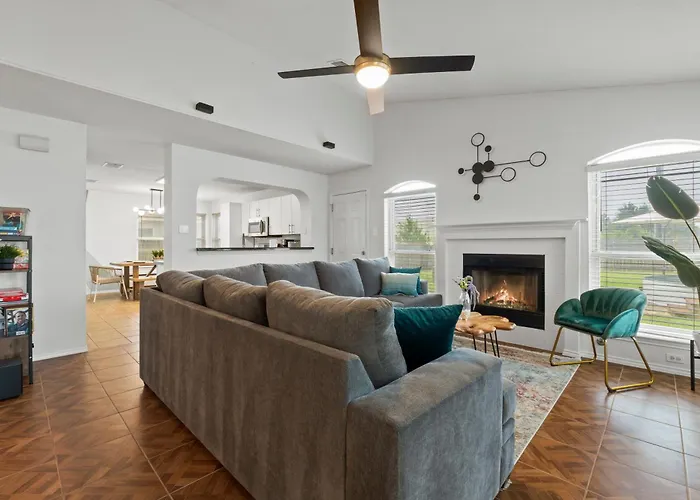 Near Kalahari, Cowboy Pool, Arcade, King Beds, Grill , Large Patio, Firepit *